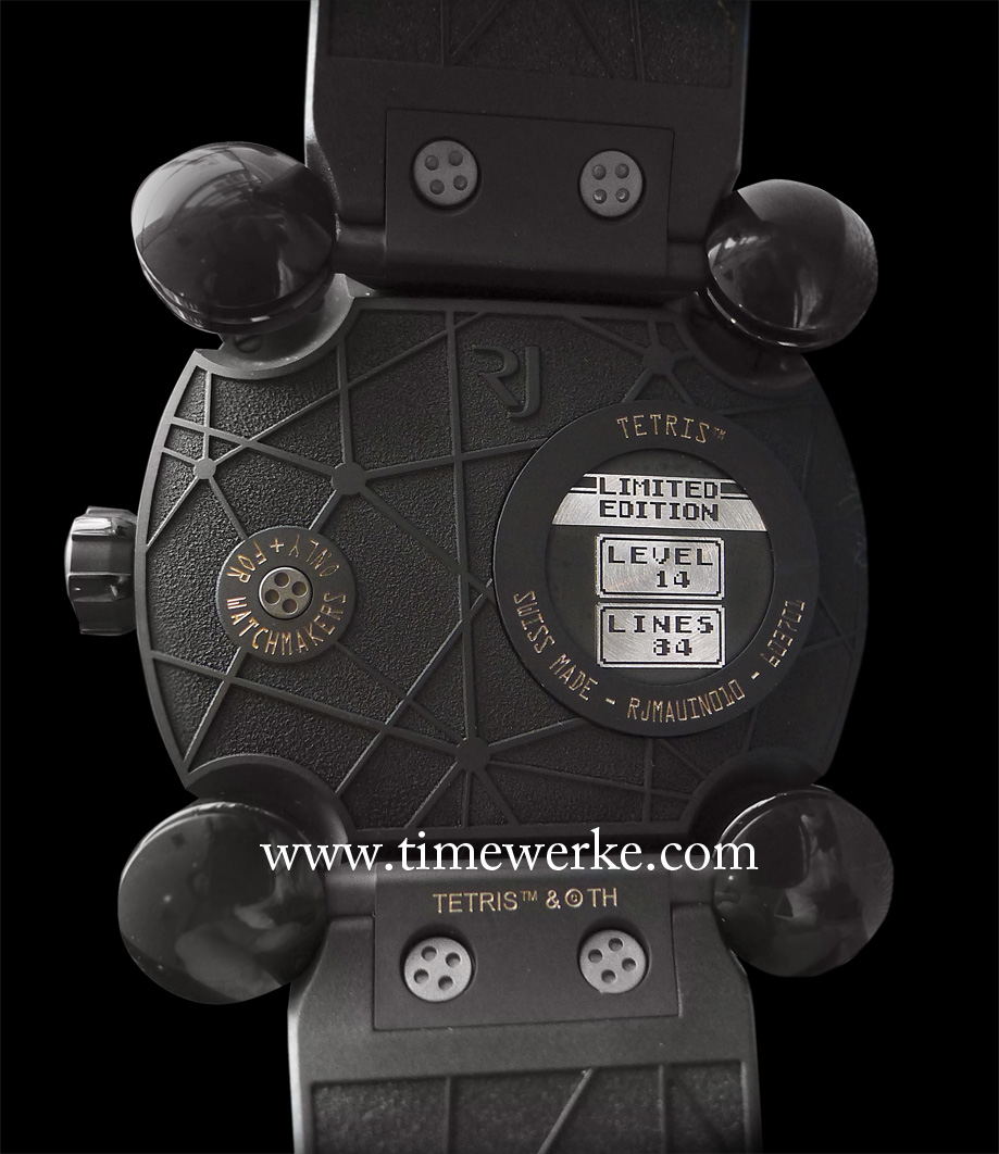 The case back has a grainy-textured stellar pattern and it has a Tetris medallion. This is the RJ-Romain Jerome Moon Invader’s case featuring ball-and-socket joints to allow for a more comfortable sit (or “landing” if you so wish to call it) on the wrist. Photo: © TANG Portfolio. Elfa / Timmy 2015