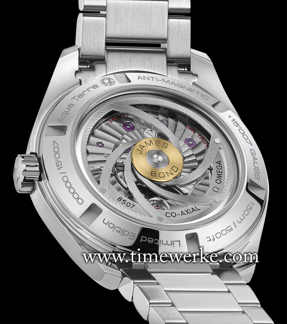 The oscillating weight is cut and formed to resemble the barrel of a gun. At the centre of the rotor is what looks like the primer of the head of a bullet. It is designed to look like a 9mm diameter golden bullet that is marked “James Bond”. Photo: © Omega