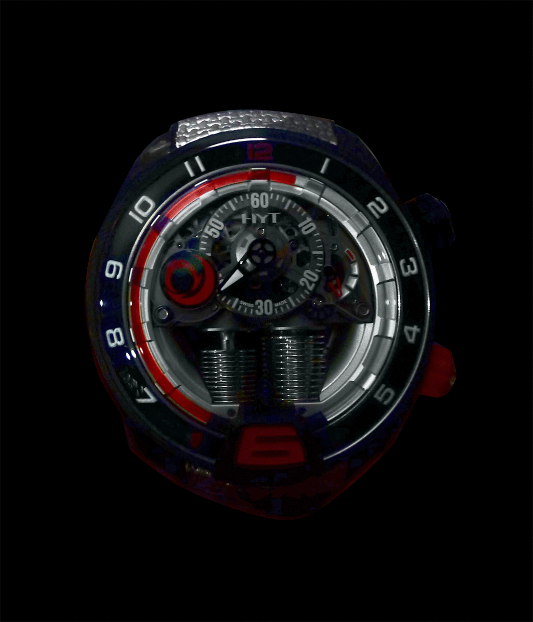 The lighting mechanism in HYT’s H4 is mechanical. To light up the dial of the H4, rotate the push-piece located at between 4 and 5 o’clock and thereafter, apply pressure on it. Two LEDs (light-emitting diodes) will the light up the dial. Photos: © TANG Portfolio. Elfa / Timmy. 2015.