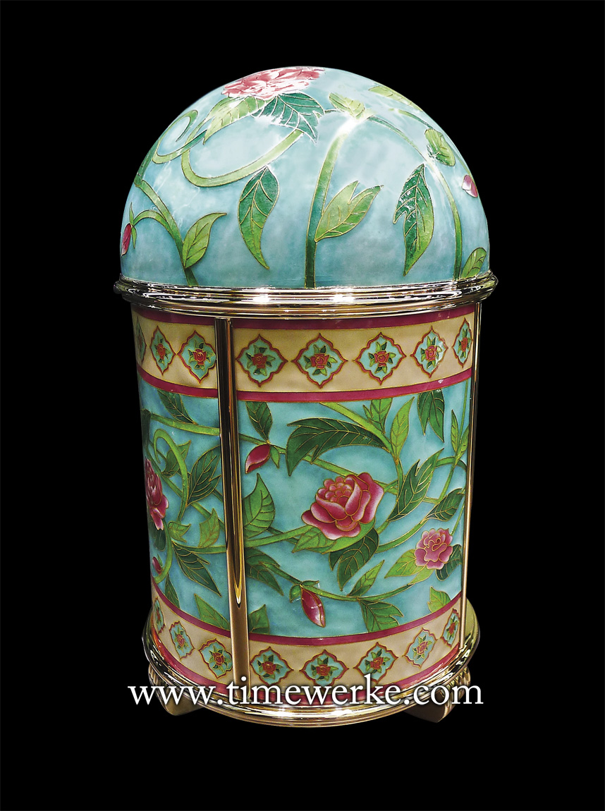 This one-of-a-kind Patek Philippe “Peranakan Culture” dome table clock evokes lots of emotions and the vibrant colours in enamel, like Peranakan tableware, are typical of enamelled Chinese Porcelain from the 17th and 18th centuries and are known in French as famille verte (for green), famille jaune (for yellow) and famille rose (for red). Photo: © TANG Portfolio. Elfa / Timmy. 2015 BaselWorld