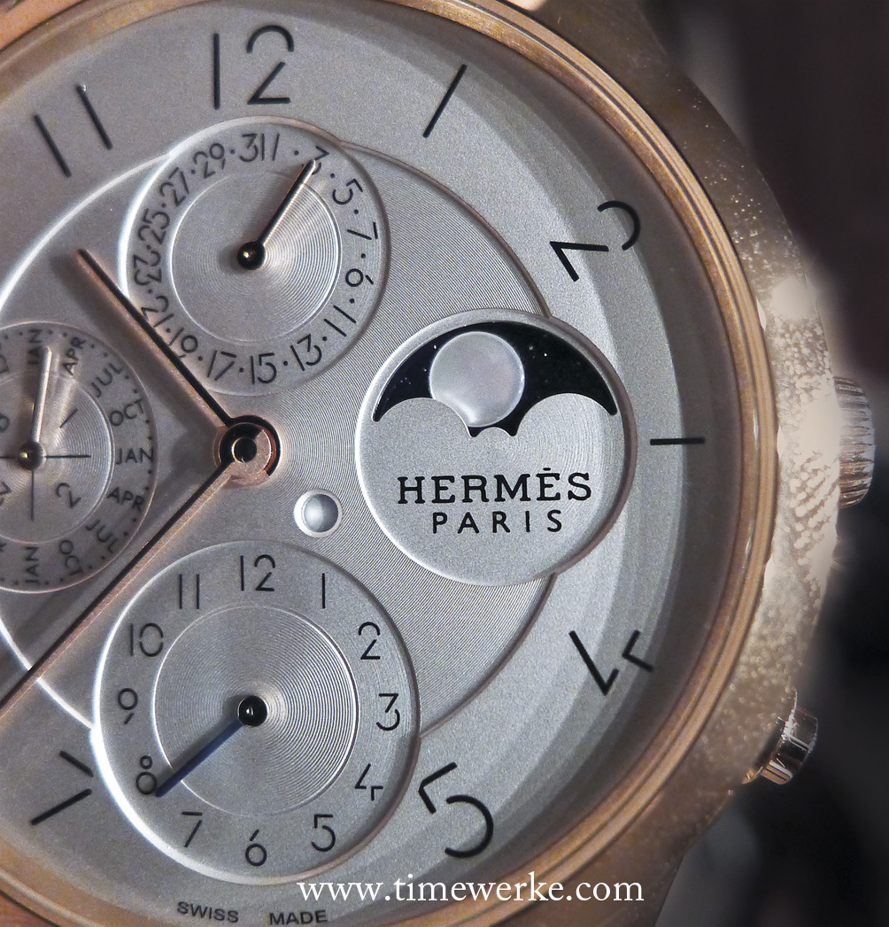 The moon is in mother-of-pearl and the sky is in aventurine on the Slim d’Hermès Perpetual Calendar. It also features a second time zone at the six o’clock position for home time and an accompanying day and night display via an aperture on the dial, positioned between 12 and 1 o’clock above the second time zone sub-dial. Photo: © TANG Portfolio. Elfa / Timmy. 2015 BaselWorld. Special thanks to Jérôme Souman and Lyn Chan. 