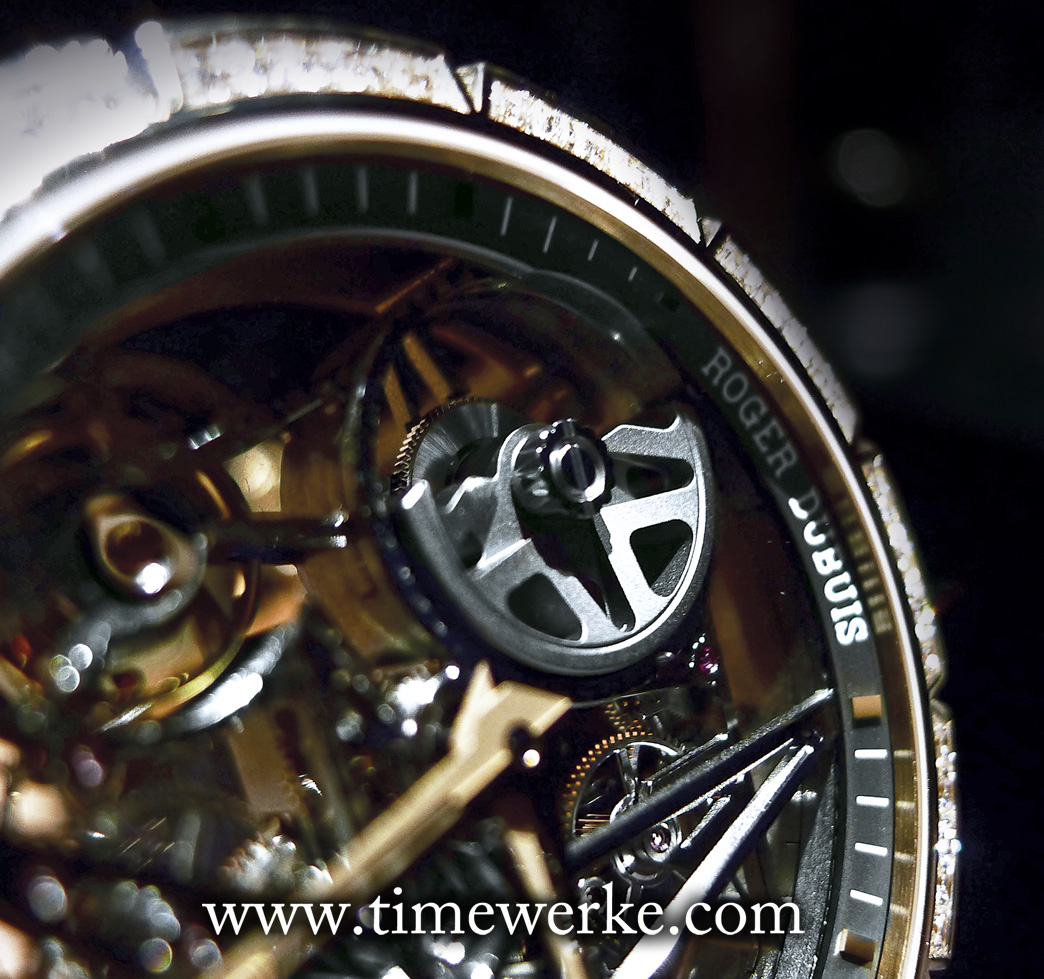 What we especially enjoy is the spin of the skeletonized micro rotor as it is located on the dial side, between 10 and 12 o’clock of the Roger Dubuis Excalibur Automatic Skeleton. Photo: © TANG Portfolio. Elfa / Timmy. 2015 Salon International de la Haute Horlogerie.
